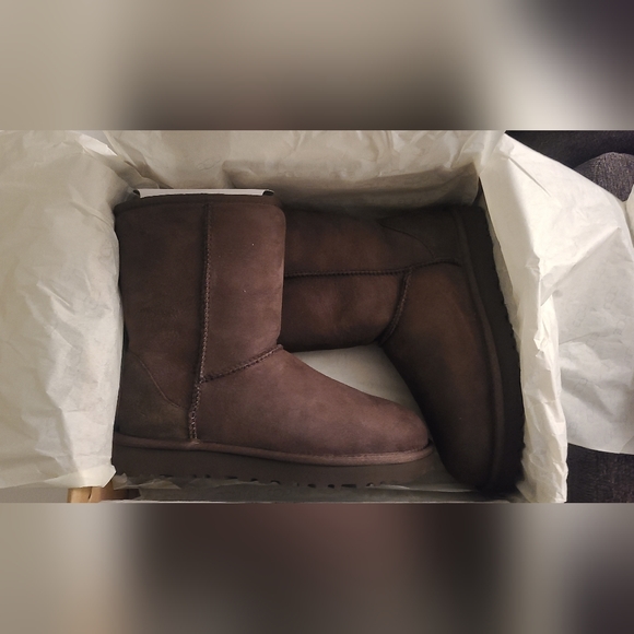 Brand new Uggs Classic Short II - Picture 3 of 7